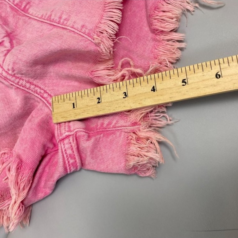 Retrofête Tessa Vintage Pink Distressed Raw Hem Festival Jean Short 26 High Rise - Picture 12 of 16